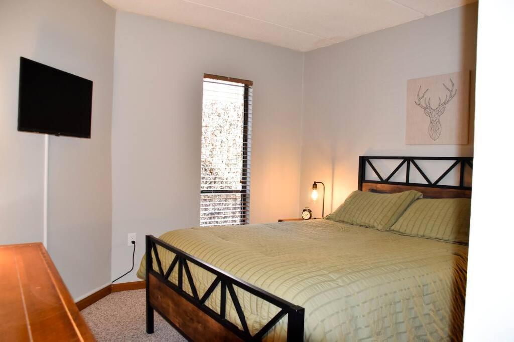 Ferienwohnung Cozy Mountain Getaway! Mountain Views! 2 Bed, 2 Bath, Sleeps 6 Gatlinburg Exterior foto