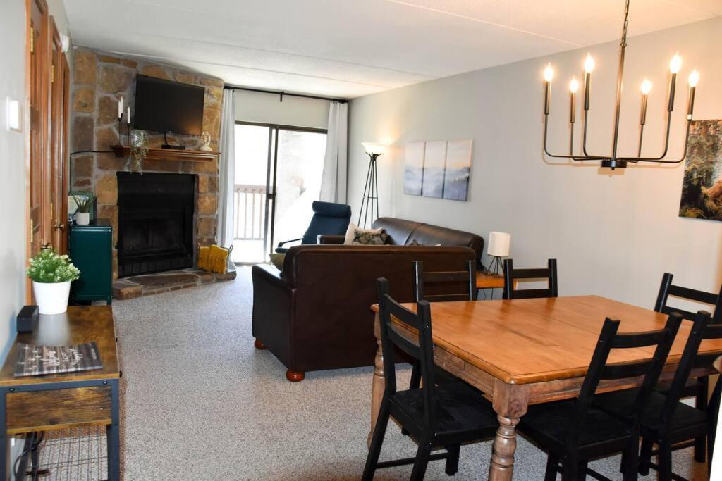 Ferienwohnung Cozy Mountain Getaway! Mountain Views! 2 Bed, 2 Bath, Sleeps 6 Gatlinburg Exterior foto