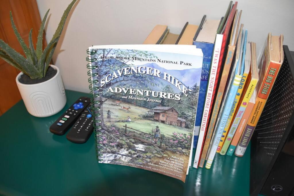 Ferienwohnung Cozy Mountain Getaway! Mountain Views! 2 Bed, 2 Bath, Sleeps 6 Gatlinburg Exterior foto