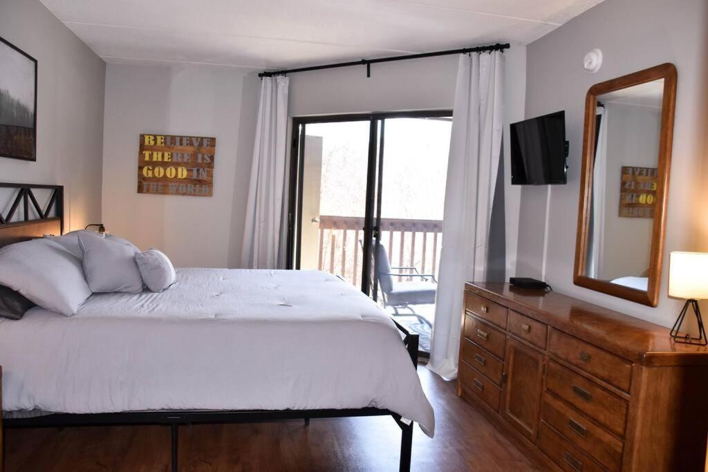 Ferienwohnung Cozy Mountain Getaway! Mountain Views! 2 Bed, 2 Bath, Sleeps 6 Gatlinburg Exterior foto