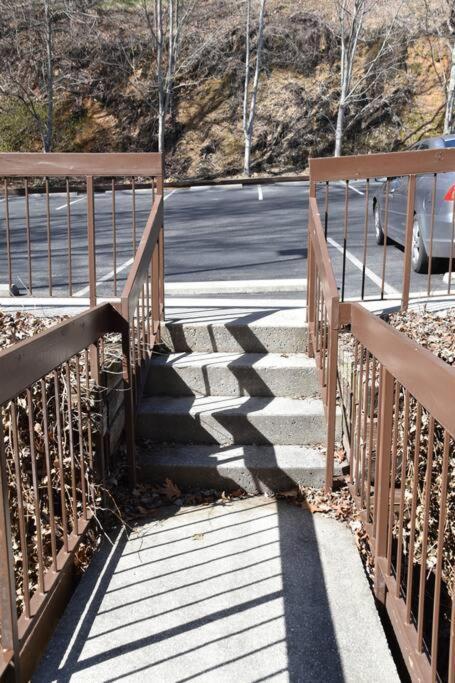 Ferienwohnung Cozy Mountain Getaway! Mountain Views! 2 Bed, 2 Bath, Sleeps 6 Gatlinburg Exterior foto