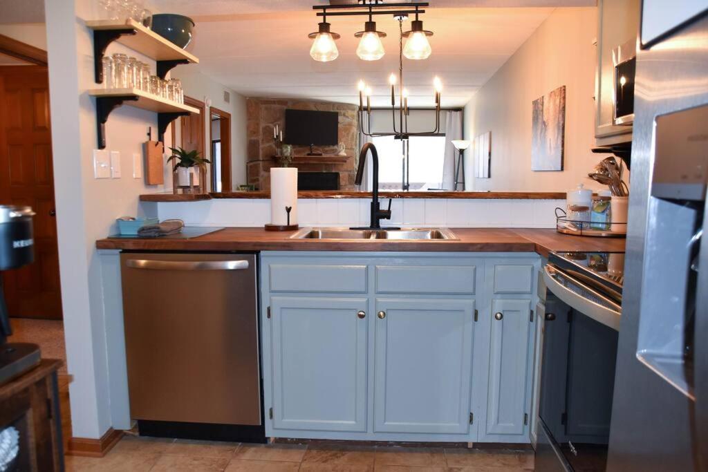 Ferienwohnung Cozy Mountain Getaway! Mountain Views! 2 Bed, 2 Bath, Sleeps 6 Gatlinburg Exterior foto